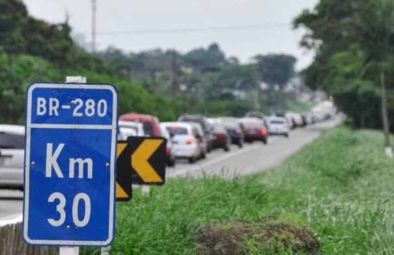 Travessia Perigosa na BR-280 em Araquari Permanece Sem Solução