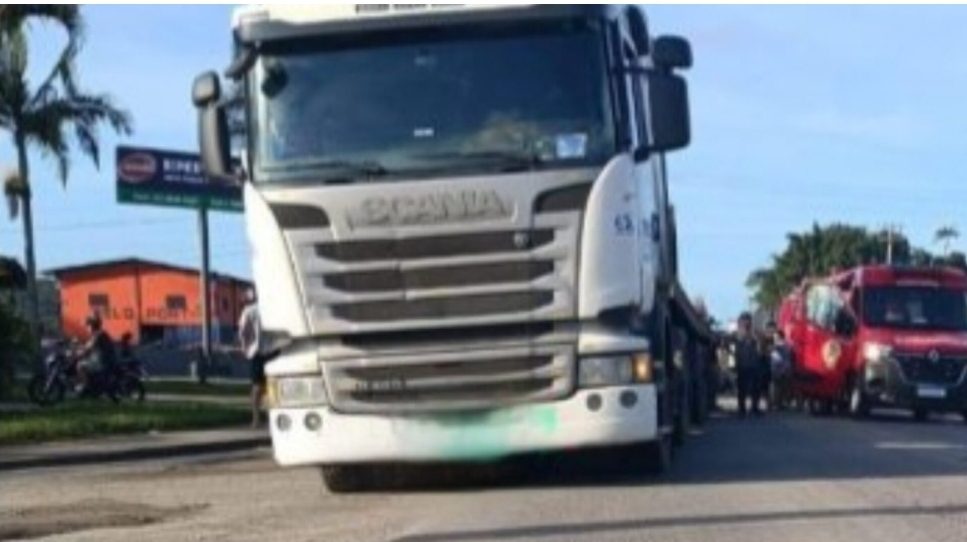 Criança de 9 anos é atingida por caminhão na BR-280 em São Francisco do Sul