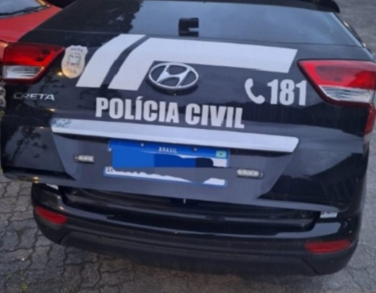 Imagem do falso policial preso
