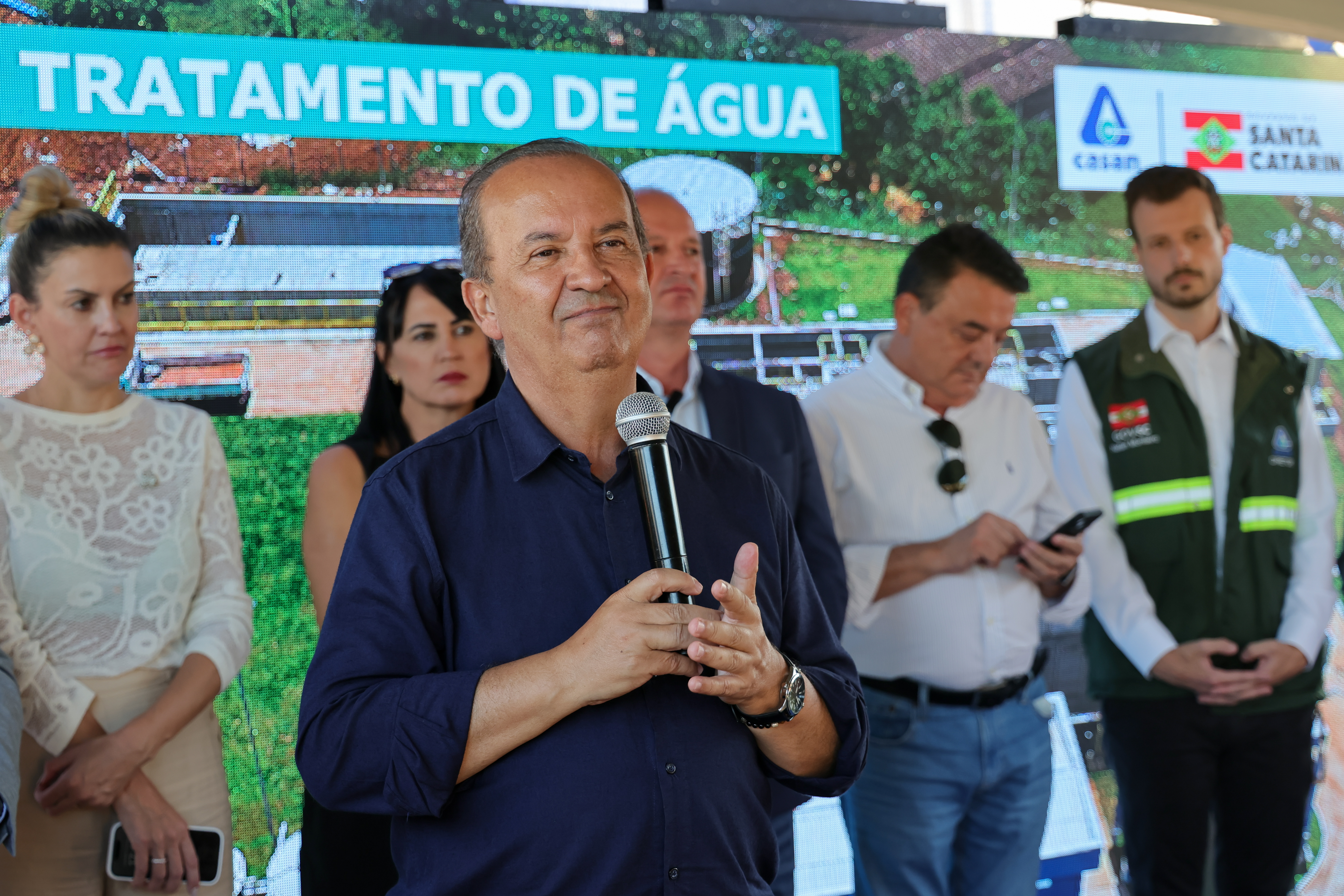 Governo do Estado e Casan discutem fornecimento de água