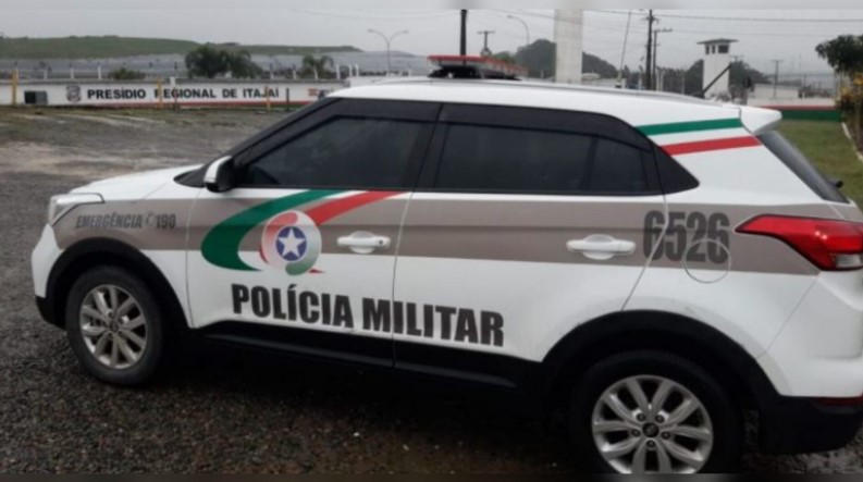 Polícia Federal realizando abordagem