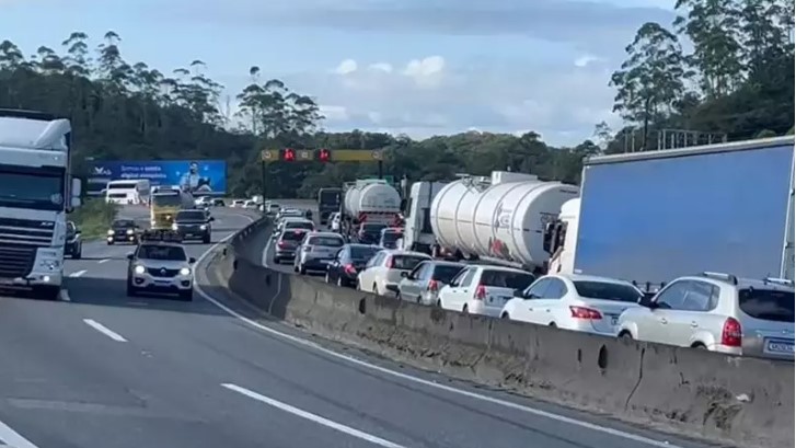 Imagem de trânsito na BR-101
